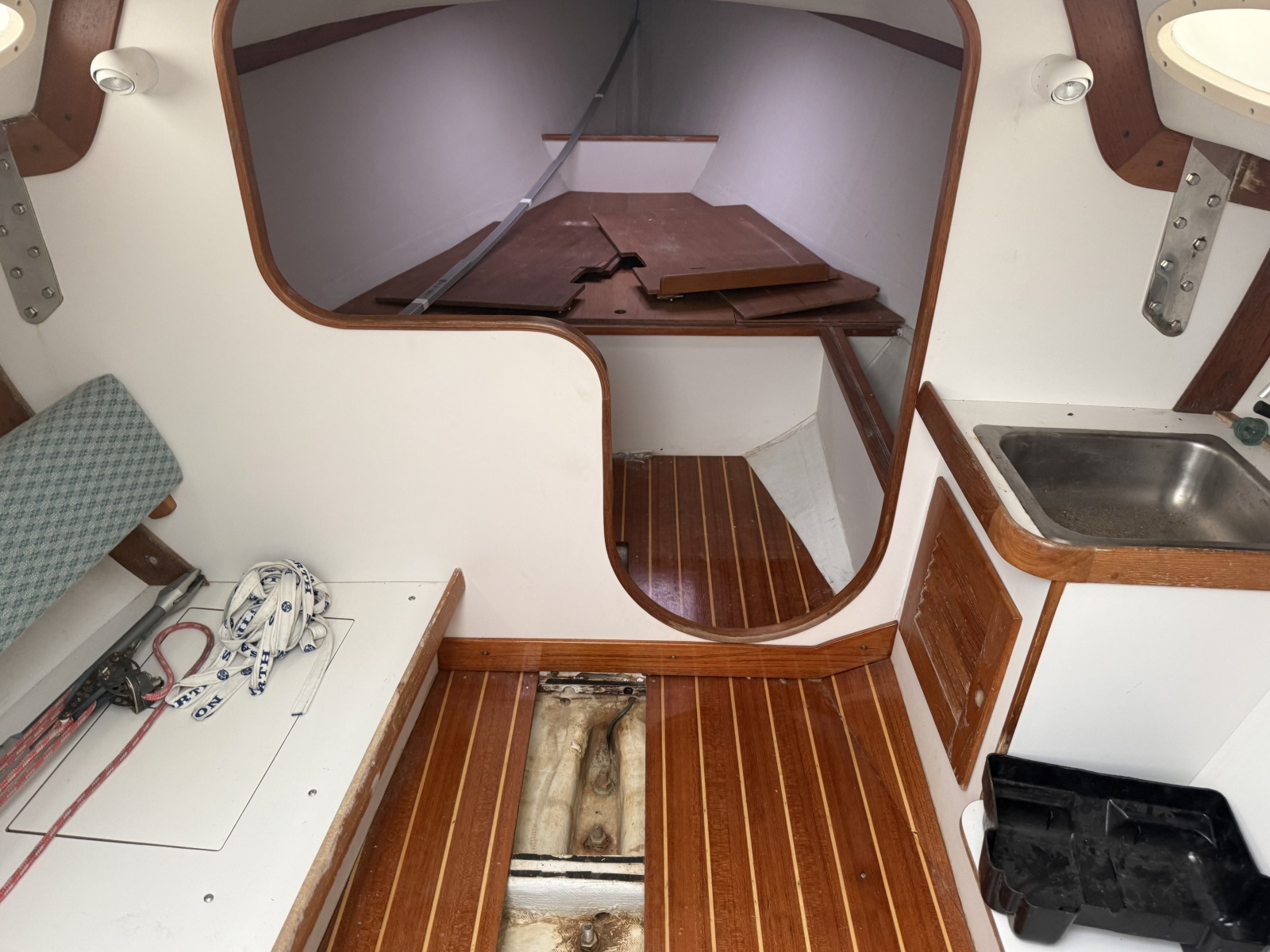 28' 1995 Alerion 28