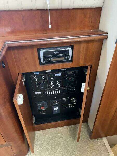 37ft Cruisers Yachts Yacht For Sale