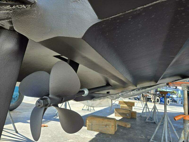 37ft Cruisers Yachts Yacht For Sale