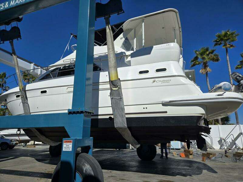 37ft Cruisers Yachts Yacht For Sale