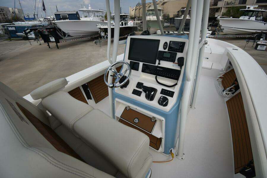 2023 Pathfinder 2700 Open