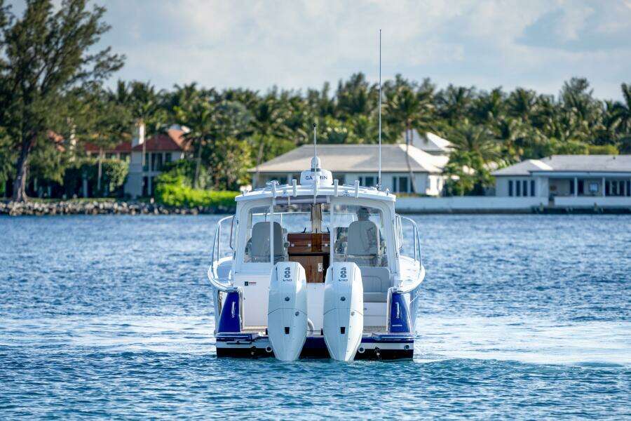 MJM 38RS Aft Profile