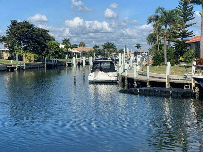 33ft Cruisers Yachts Yacht For Sale