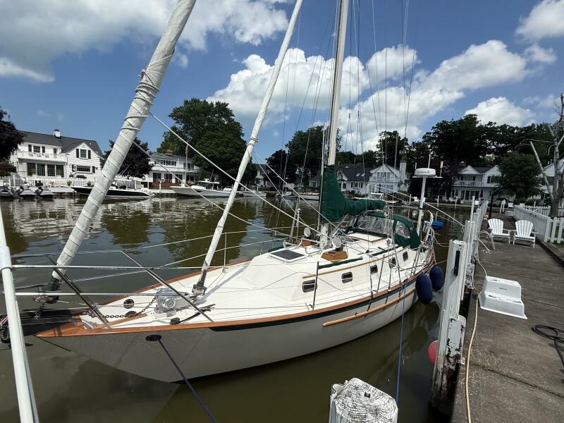 34' 1995 Pacific Seacraft 34
