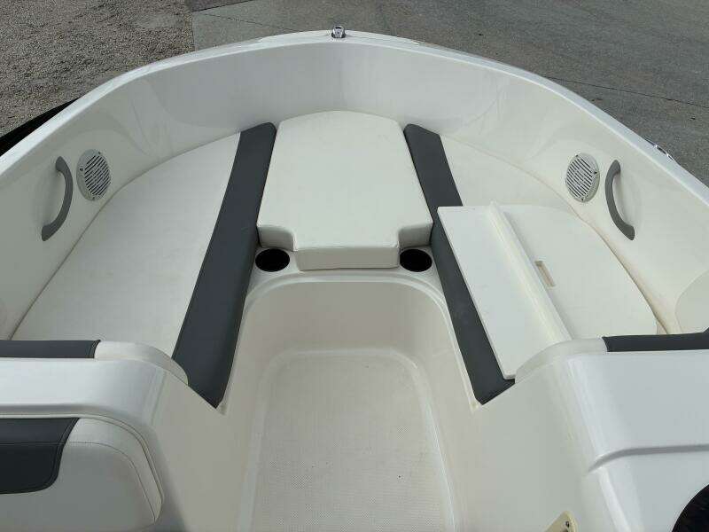 18ft Bayliner Yacht For Sale