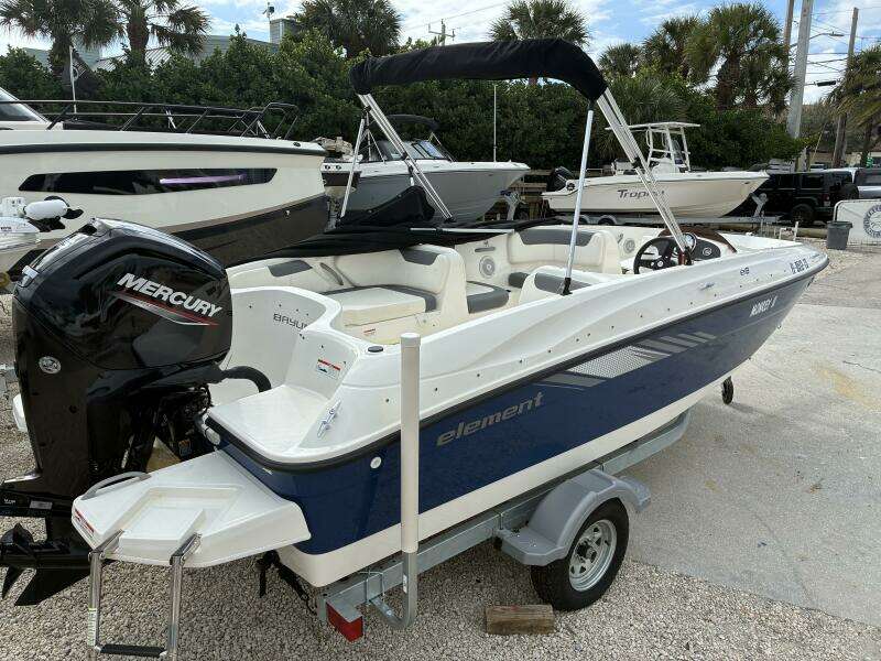 18ft Bayliner Yacht For Sale