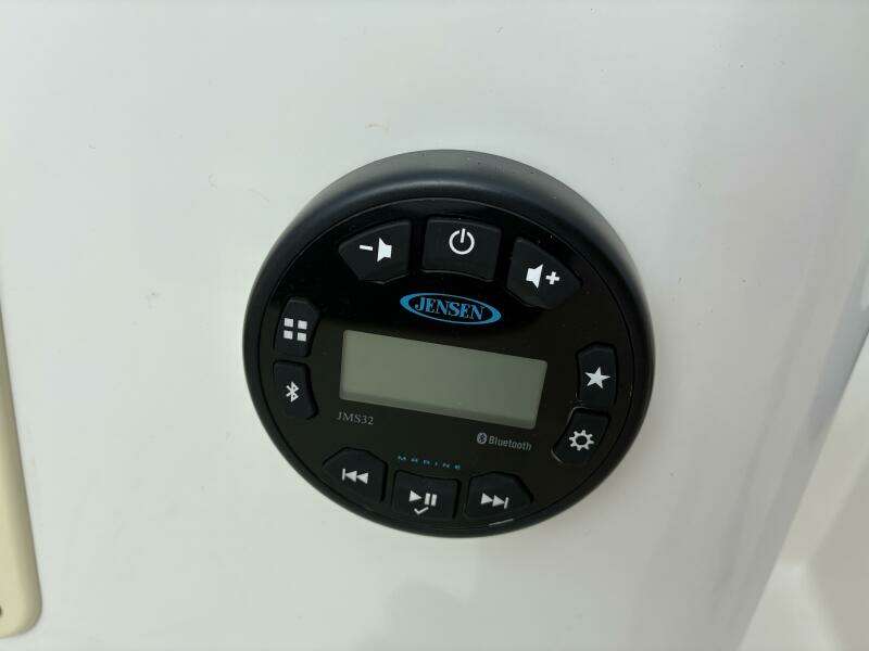 18ft Bayliner Yacht For Sale