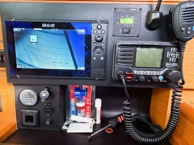 TAKE FIVE 41ft Jeanneau Yacht For Sale