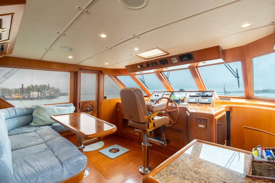 54' 2005 Offshore Yachts Pilothouse