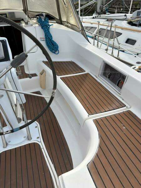 Cockpit Starboard Side