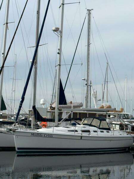 Hunter 38 Mid Life Crisis