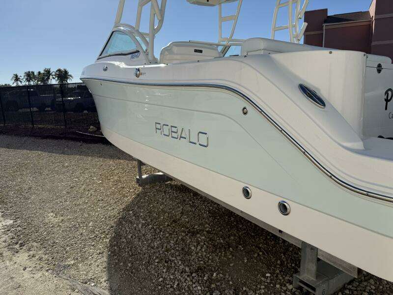 24ft Robalo Yacht For Sale