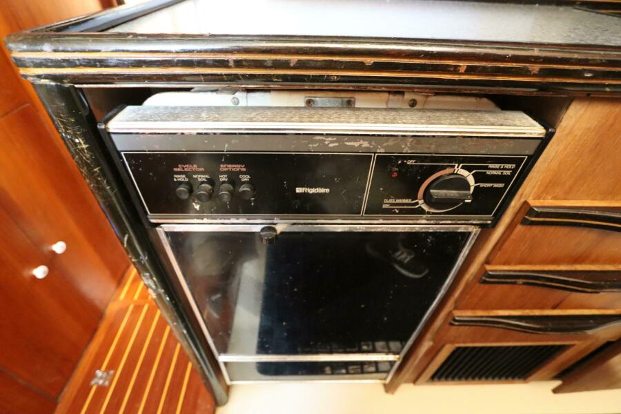 48' 1991 Spectrum 48 Convertible