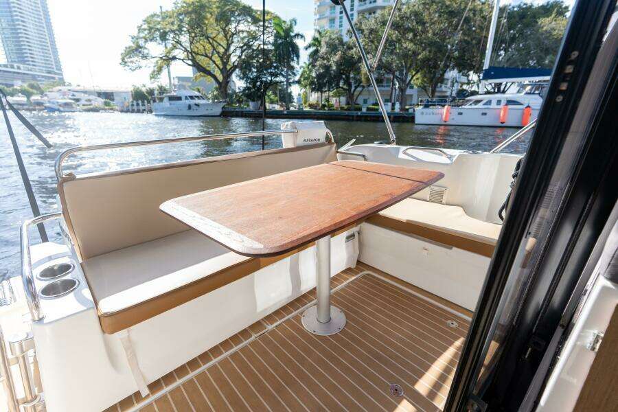 27ft Beneteau Yacht For Sale