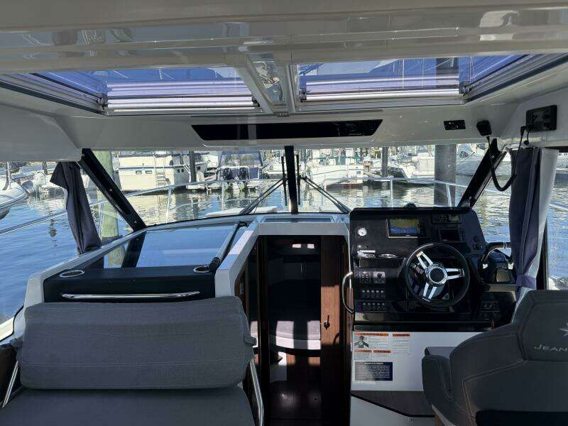 34ft Jeanneau Yacht For Sale