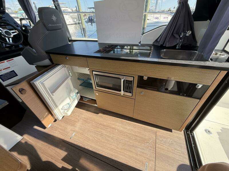 34ft Jeanneau Yacht For Sale
