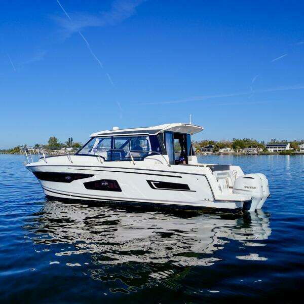 34ft Jeanneau Yacht For Sale