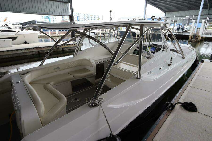 38ft Intermarine Yacht For Sale