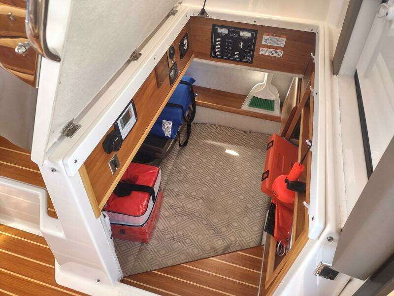 Wyvern 32ft Cutwater Yacht For Sale