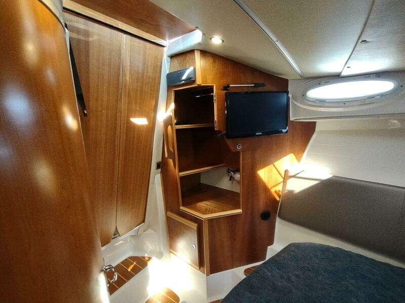 Wyvern 32ft Cutwater Yacht For Sale