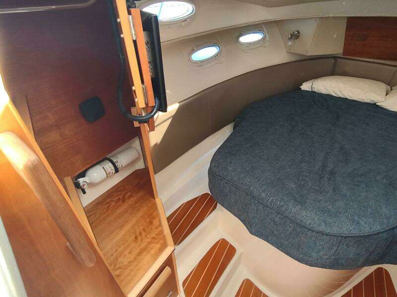 Wyvern 32ft Cutwater Yacht For Sale