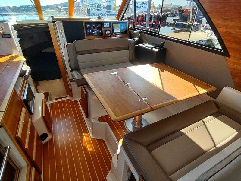 Wyvern 32ft Cutwater Yacht For Sale