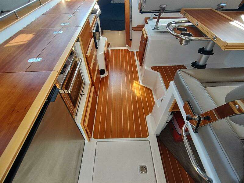 Wyvern 32ft Cutwater Yacht For Sale