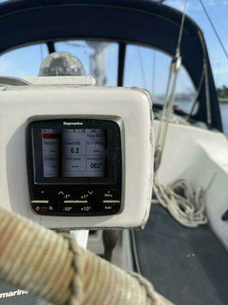 Zeiggy 35ft Beneteau Yacht For Sale