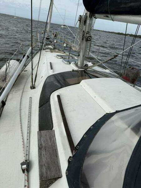 Zeiggy 35ft Beneteau Yacht For Sale