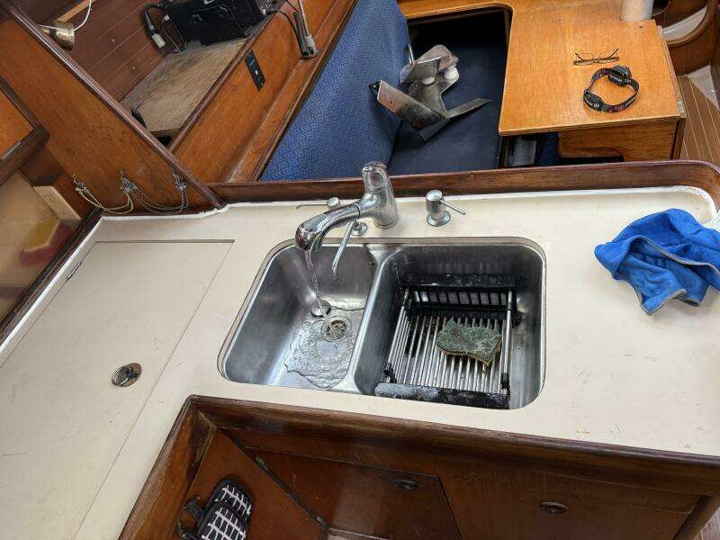 Zeiggy 35ft Beneteau Yacht For Sale