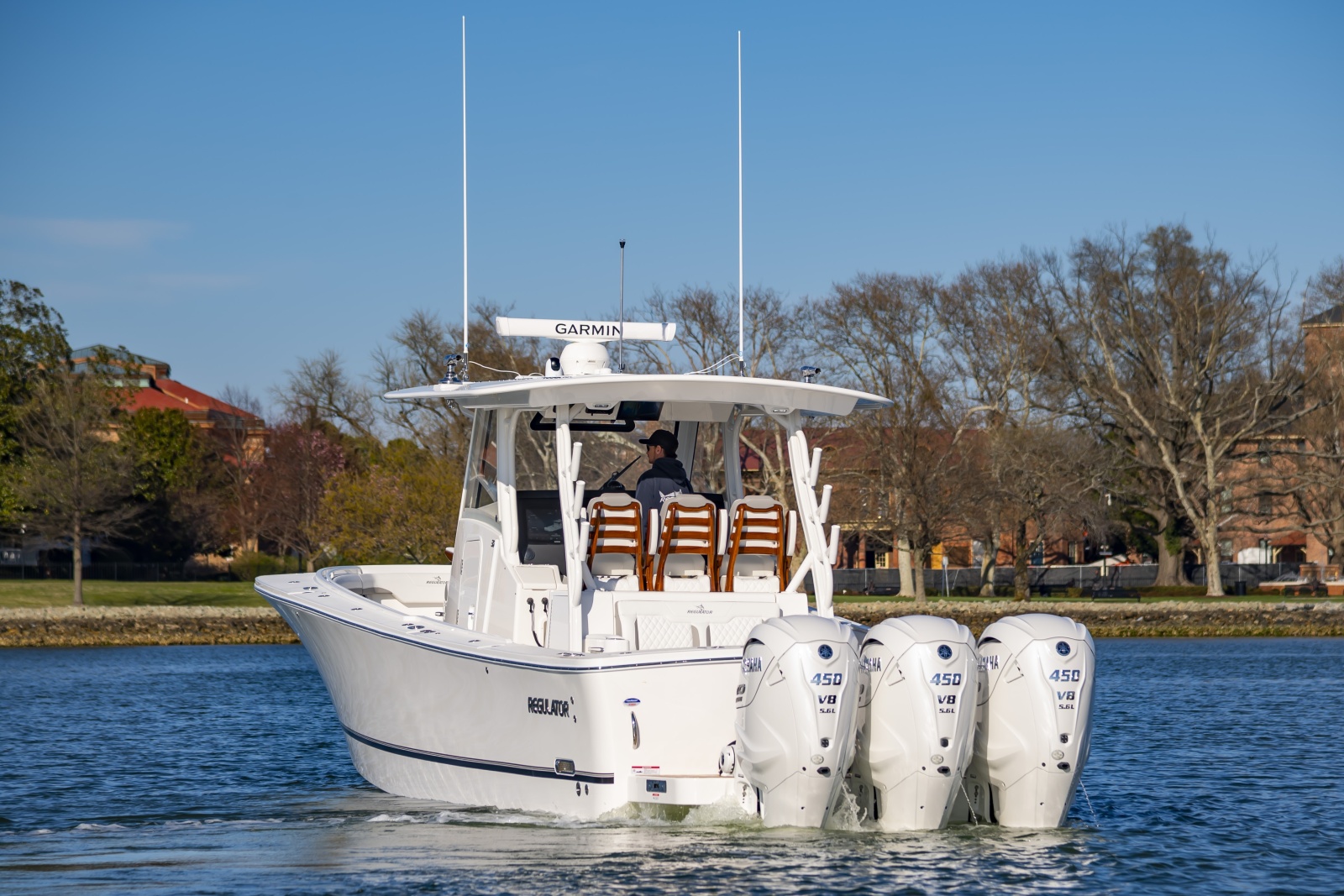 2026 Regulator 37 — 37RegulatorHull047_044
