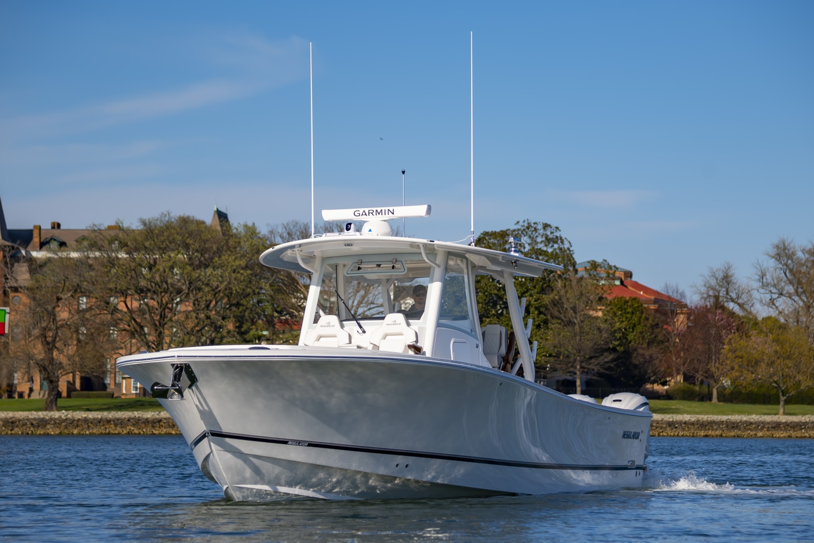 2026 Regulator 37 — 37RegulatorHull047_002