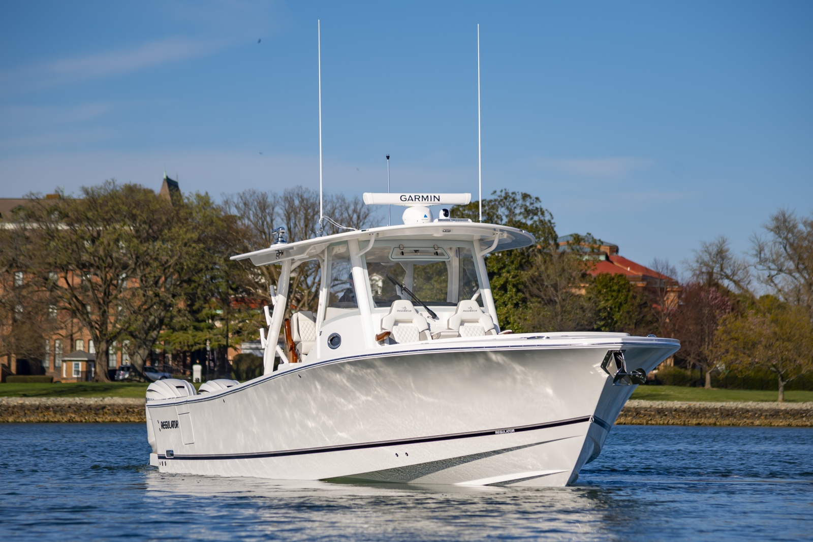 2026 Regulator 37 — 37RegulatorHull047_003