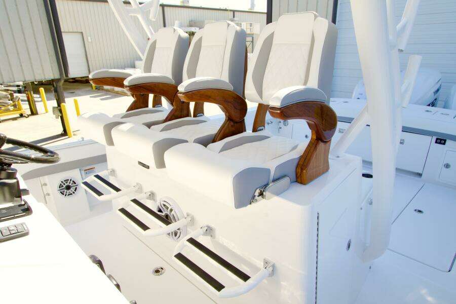 37ft Regulator Yacht For Sale