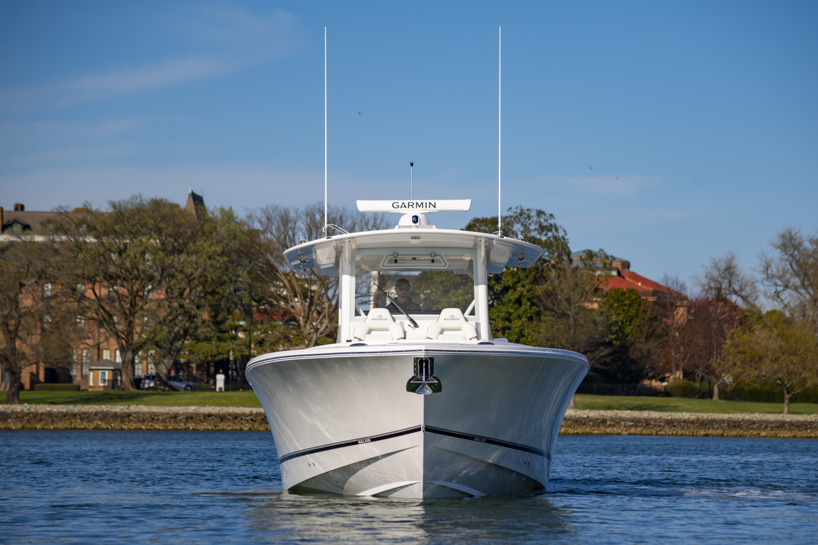 2026 Regulator 37 — 37RegulatorHull047_001