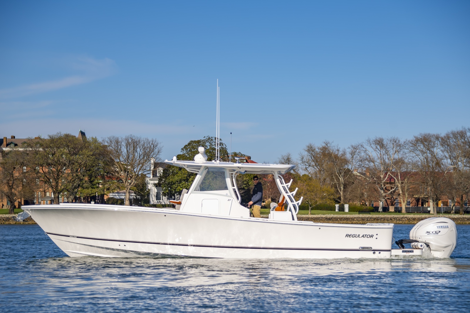 2026 Regulator 37 — 37RegulatorHull047_045