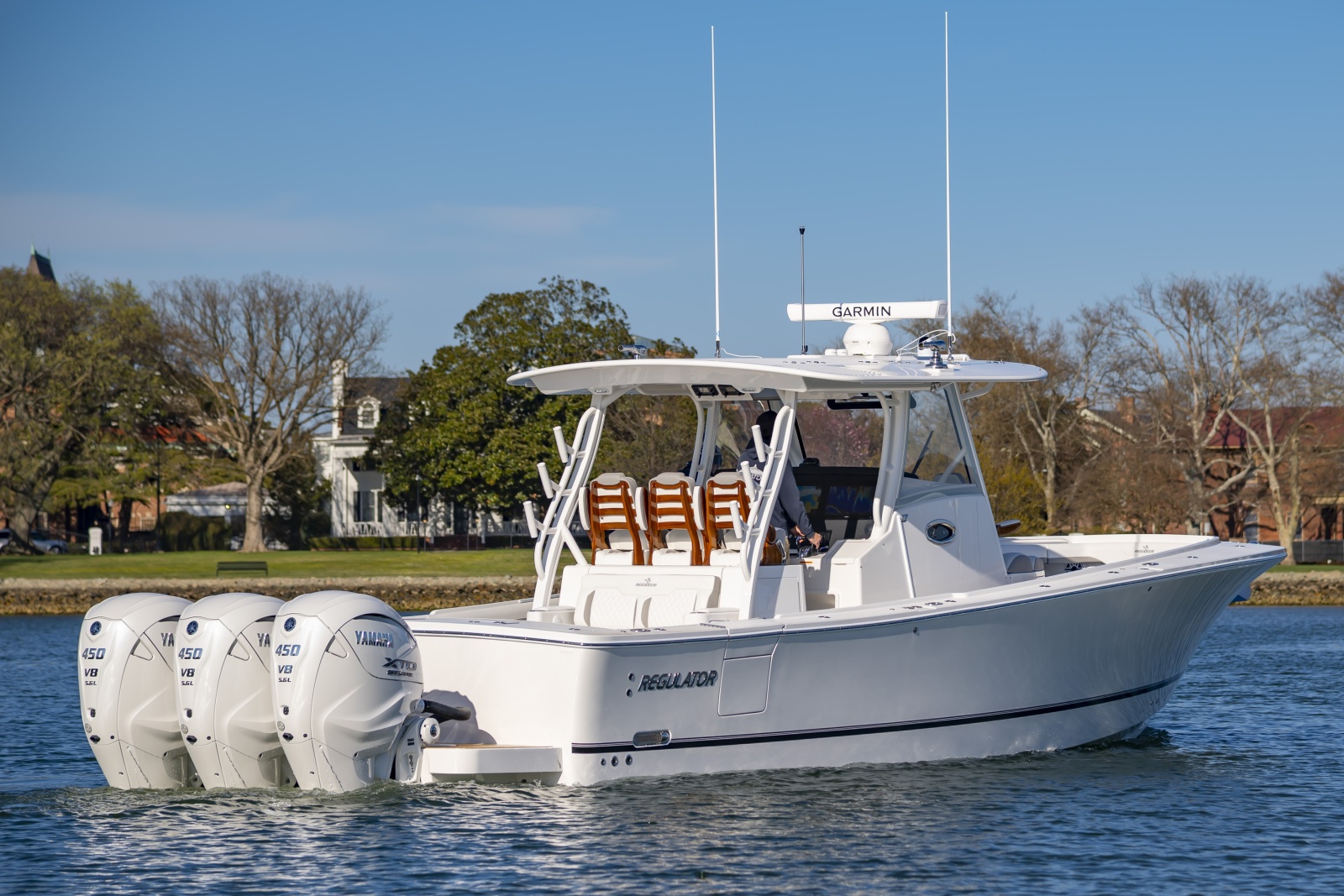 2026 Regulator 37 — 37RegulatorHull047_004