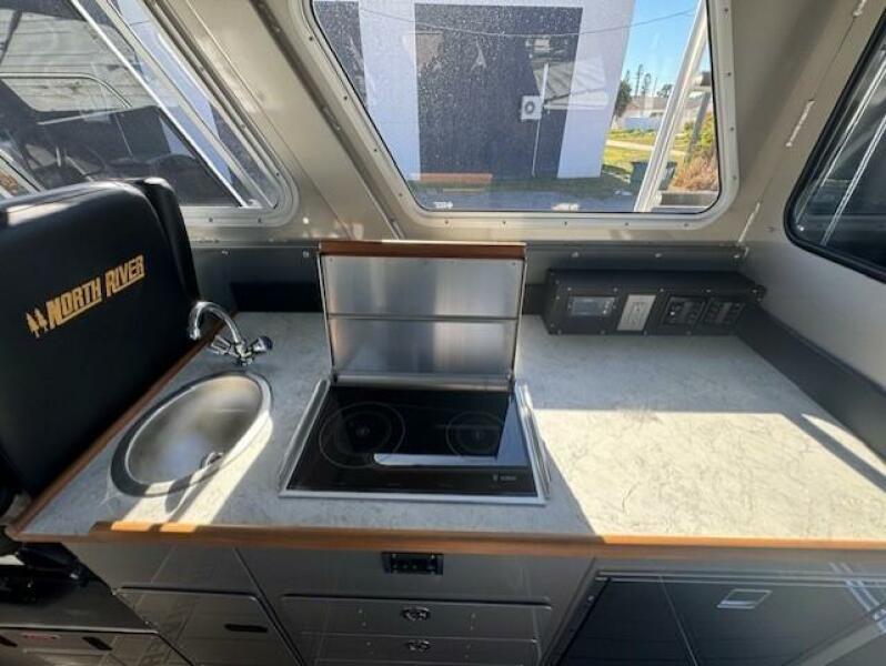 32' 2024 North River Endurance