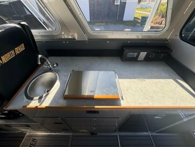 32' 2024 North River Endurance