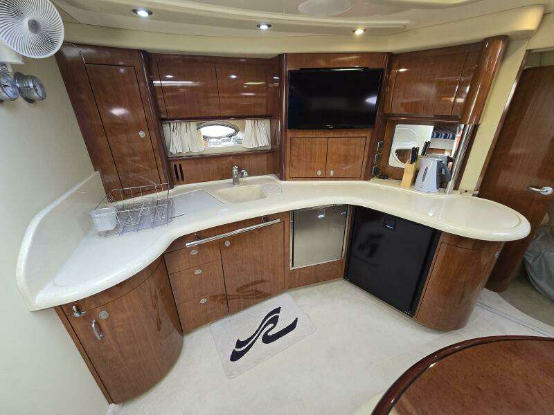 Low Profile 45ft Sea Ray Yacht For Sale
