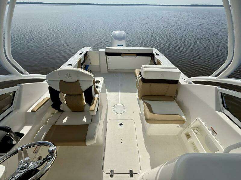 2018 Edgewater 248 CX Cockpit