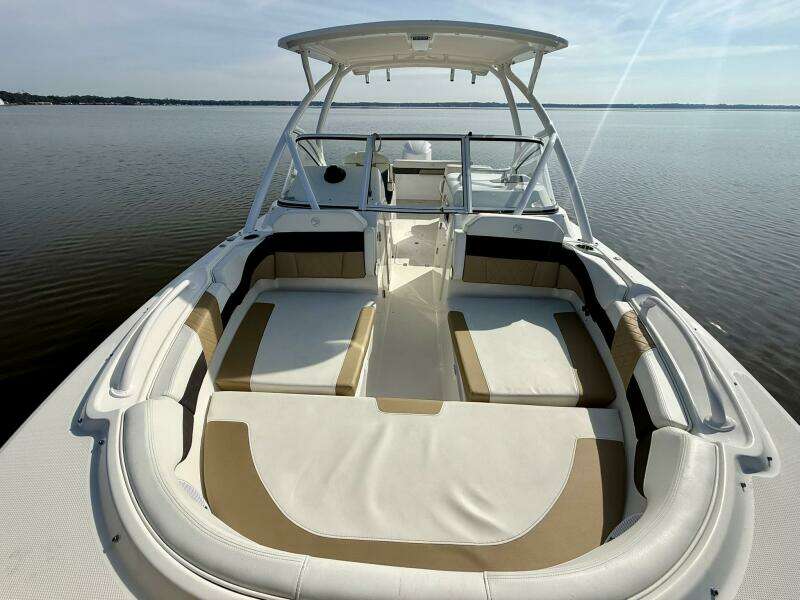 2018 Edgewater 248 CX Bow Seating