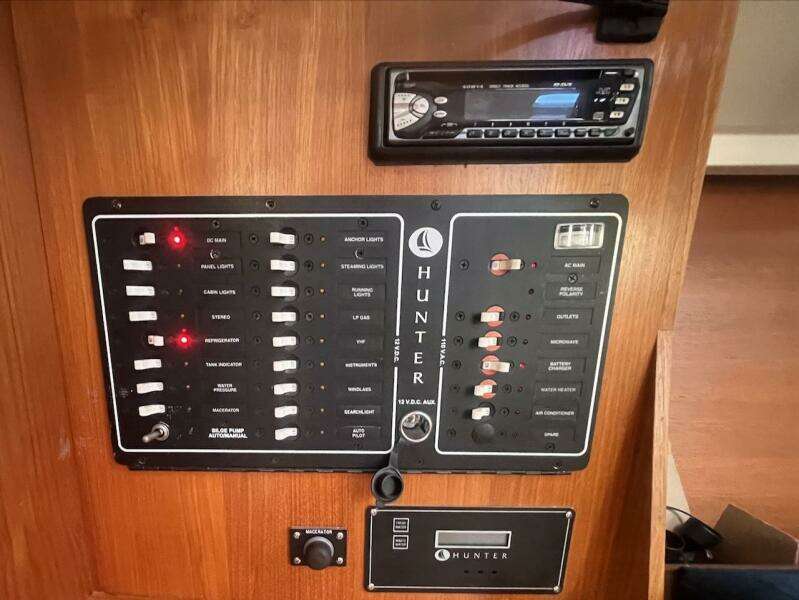 KITCAT 32ft Hunter Yacht For Sale