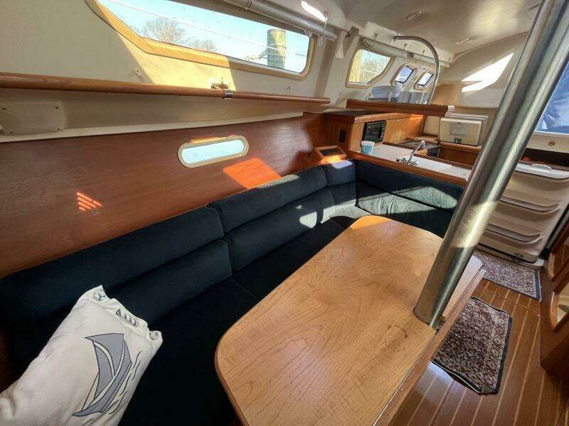 KITCAT 32ft Hunter Yacht For Sale