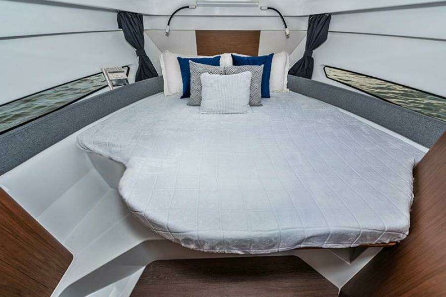 30ft Beneteau Yacht For Sale