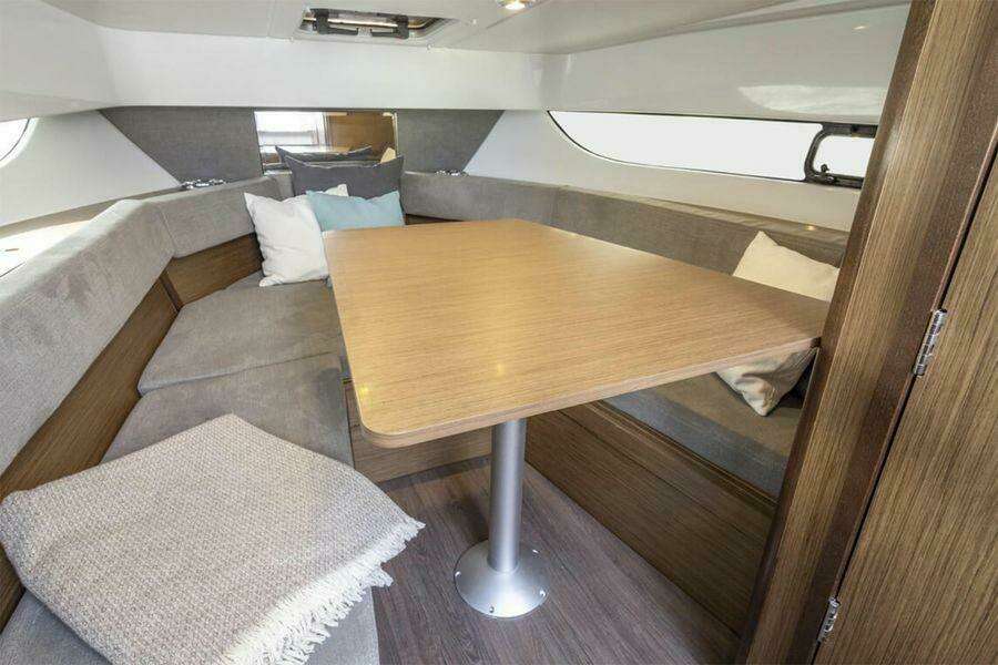 30ft Beneteau Yacht For Sale