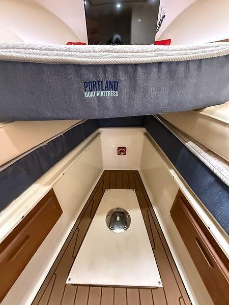 27' 2018 Islander 27 Islander Hardback
