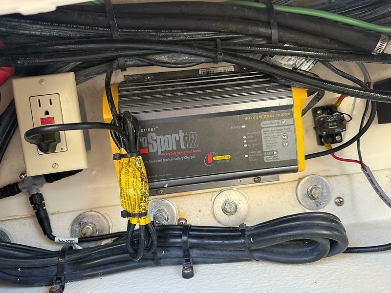 27' 2018 Islander 27 Islander Hardback