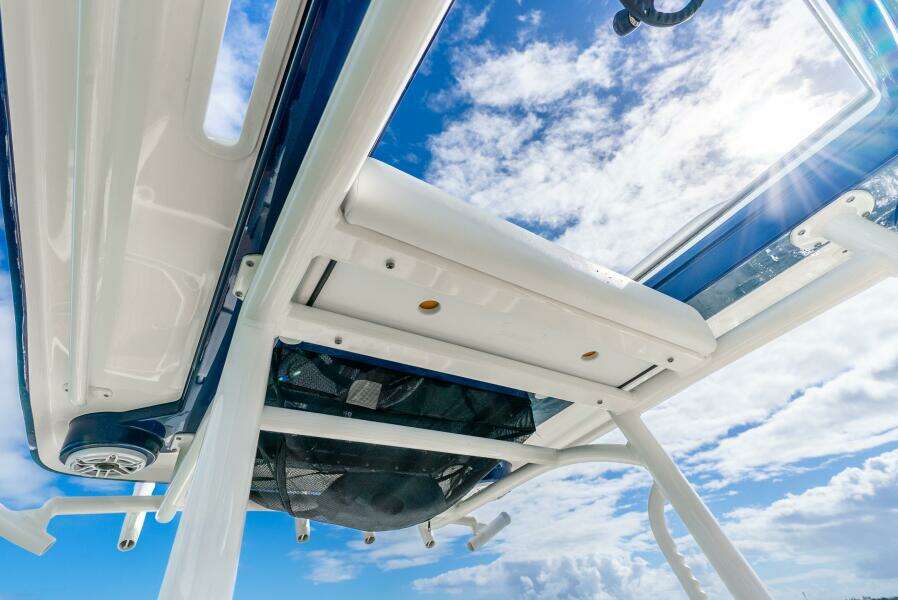 27ft Caymas Yacht For Sale