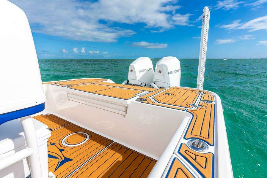 27ft Caymas Yacht For Sale